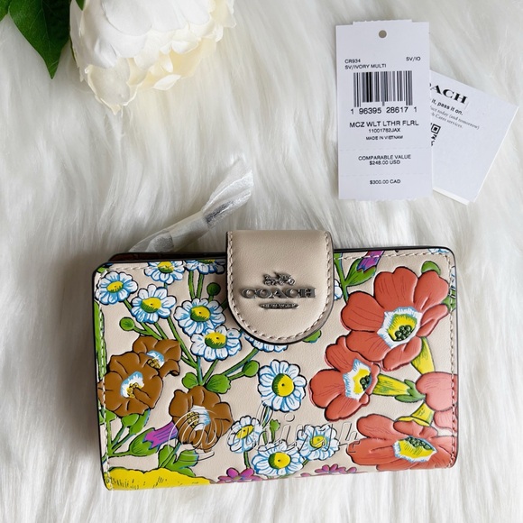 NWT Coach Floral Print Medium Corner Zip Wallet - Picture 3 of 7